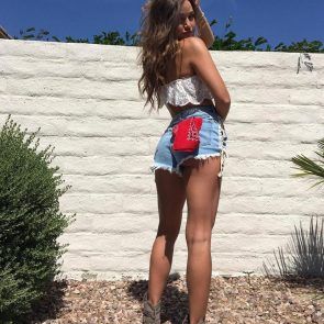 Erika Costell culo en pantalones cortos