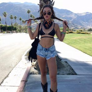 Pantalones cortos de mezclilla caliente Erika Costell